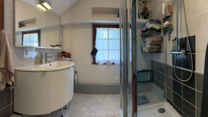 Image No.10-6 Bed House for sale