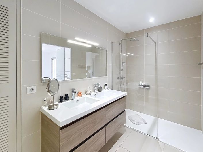 Image No.11-5 Bed House for sale