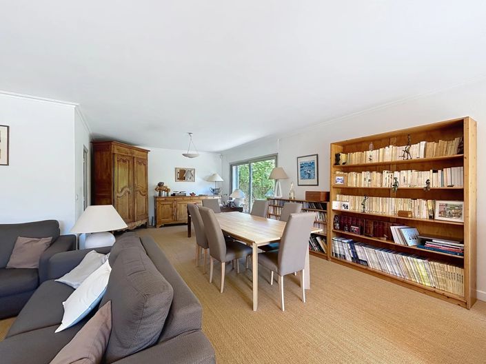 Image No.5-5 Bed House for sale