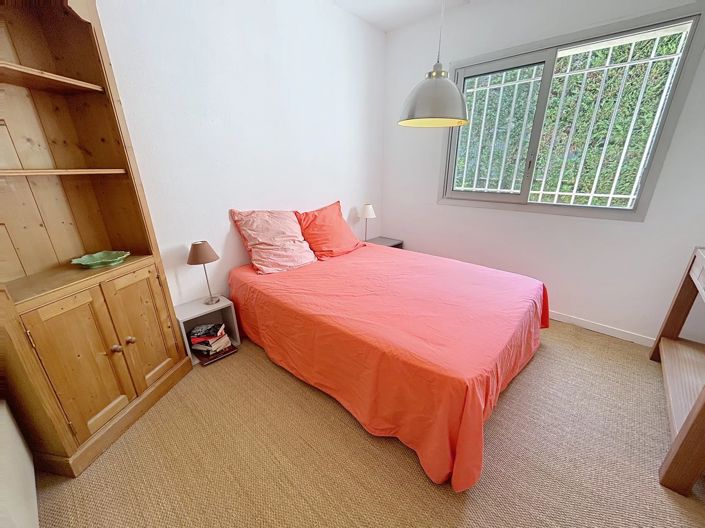 Image No.8-5 Bed House for sale