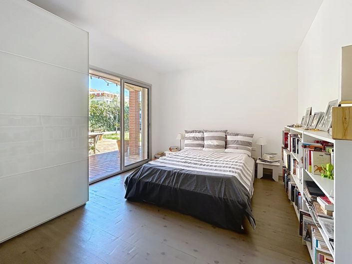 Image No.9-5 Bed House for sale