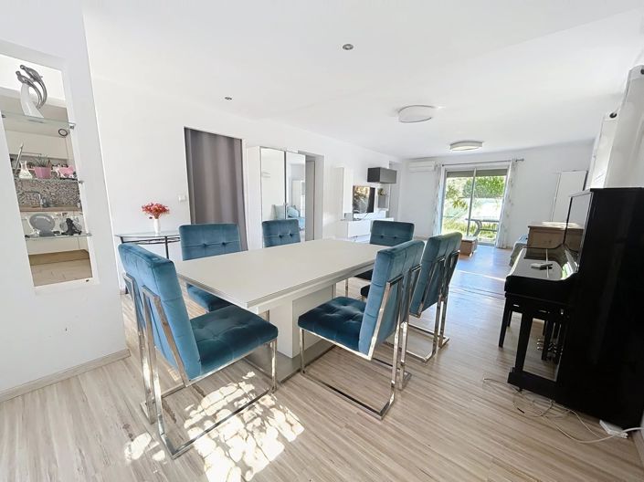 Image No.2-5 Bed House for sale