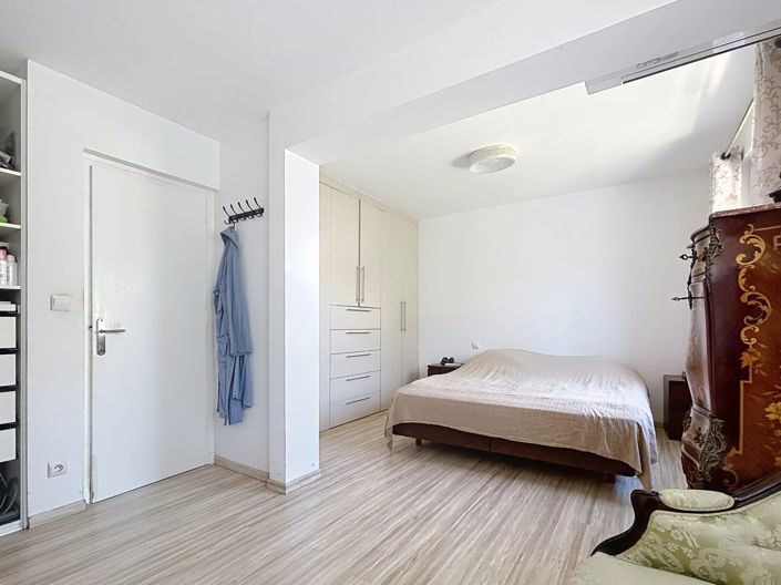 Image No.5-5 Bed House for sale