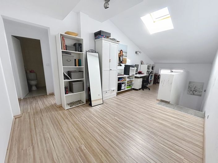 Image No.6-5 Bed House for sale