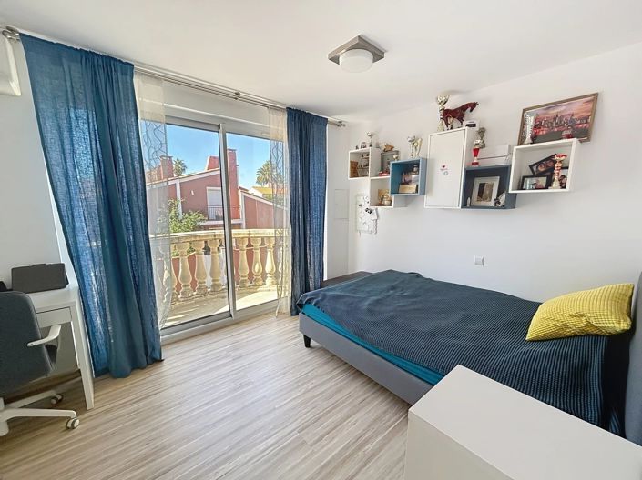 Image No.9-5 Bed House for sale