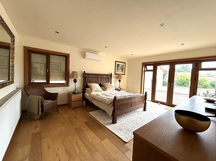 Image No.15-4 Bed House for sale