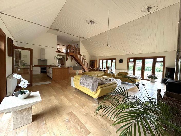 Image No.8-4 Bed House for sale