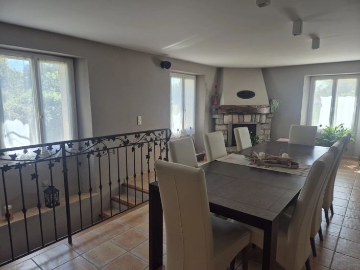 Image No.10-3 Bed House for sale