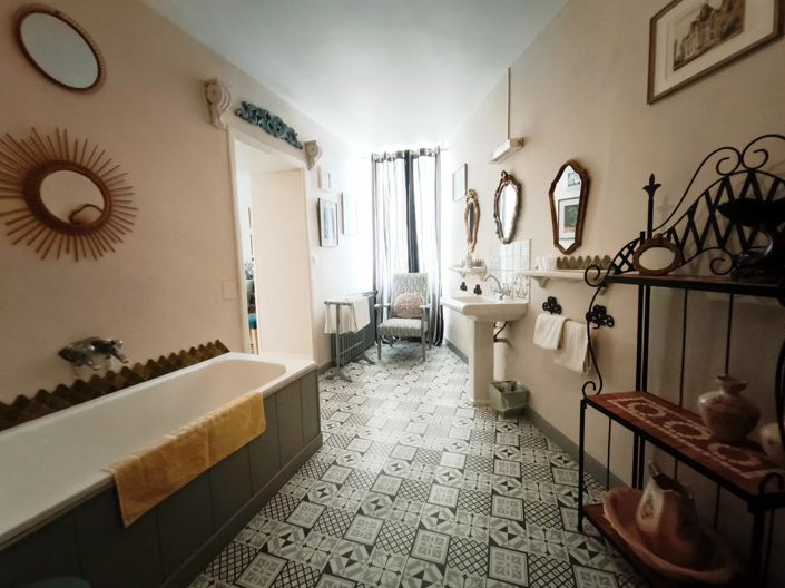 Image No.12-7 Bed House for sale