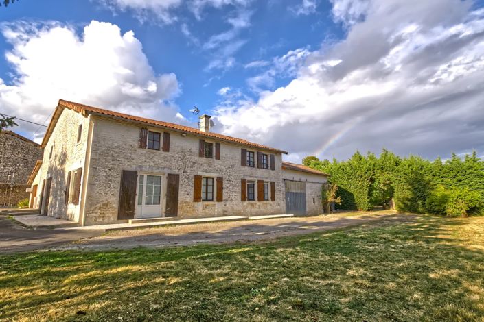 Image No.1-4 Bed Farmhouse for sale
