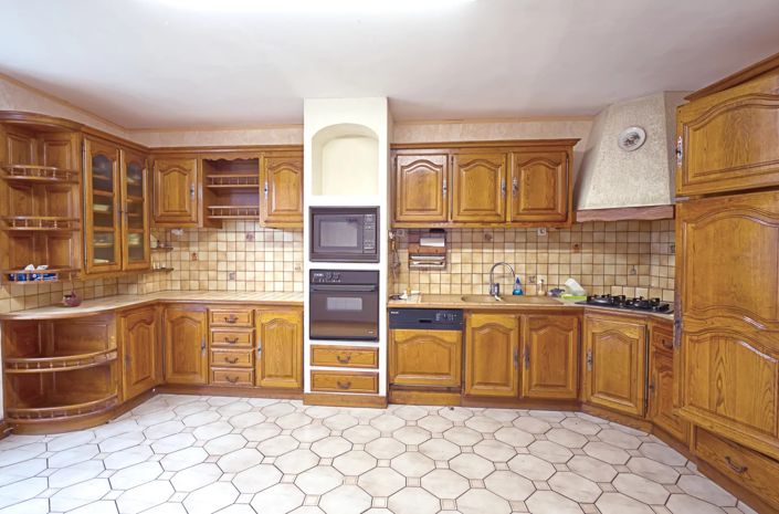 Image No.9-4 Bed Farmhouse for sale