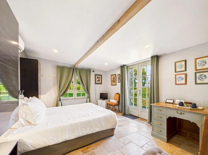 Image No.8-8 Bed House for sale