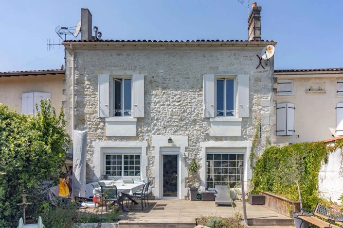Image No.1-4 Bed House for sale