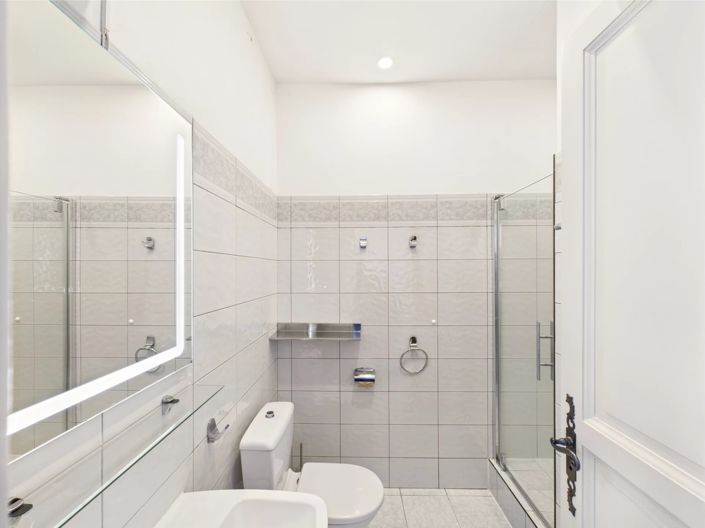 Image No.13-11 Bed House for sale