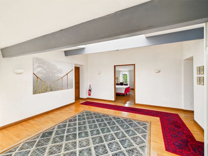 Image No.6-11 Bed House for sale