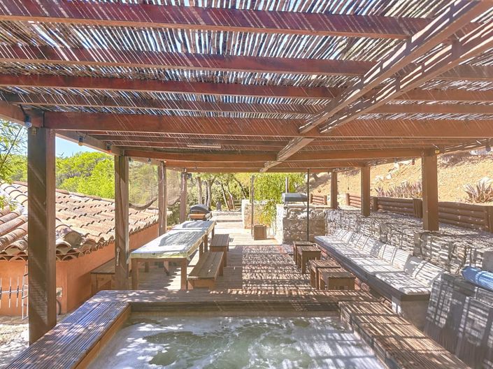 Image No.6-8 Bed House for sale