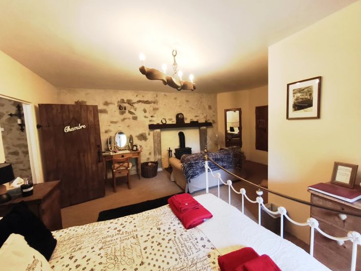 Image No.14-4 Bed Farmhouse for sale