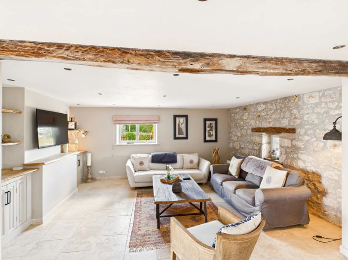 Image No.5-8 Bed House for sale