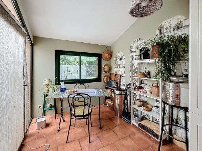 Image No.5-5 Bed House for sale