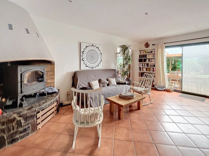 Image No.6-5 Bed House for sale