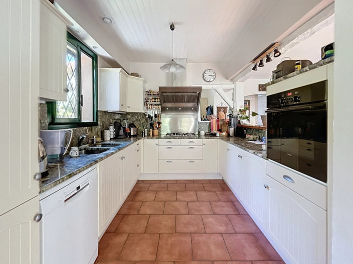 Image No.7-5 Bed House for sale