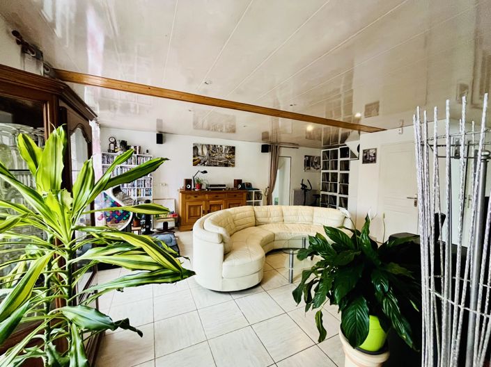 Image No.3-4 Bed House for sale