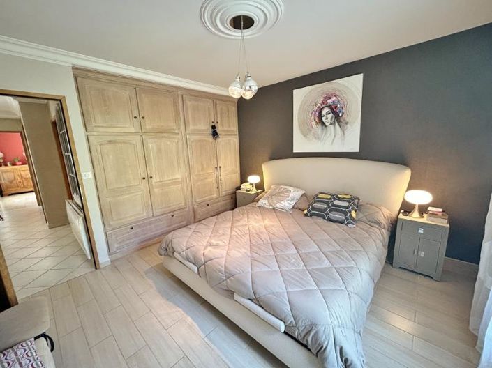 Image No.11-5 Bed House for sale