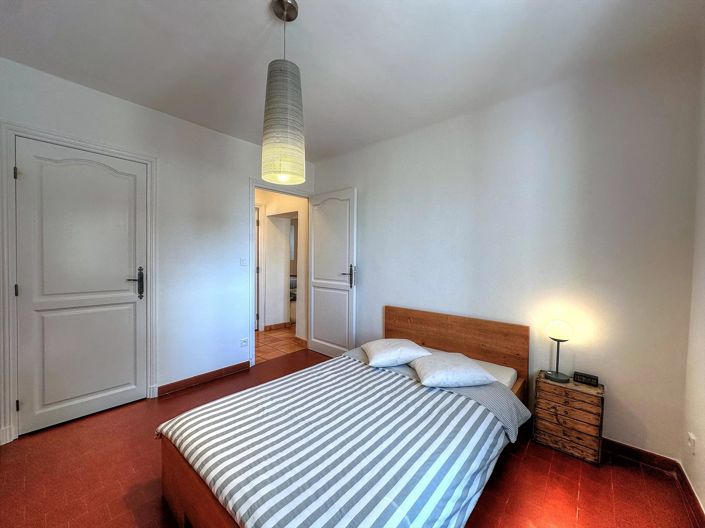 Image No.11-3 Bed House for sale