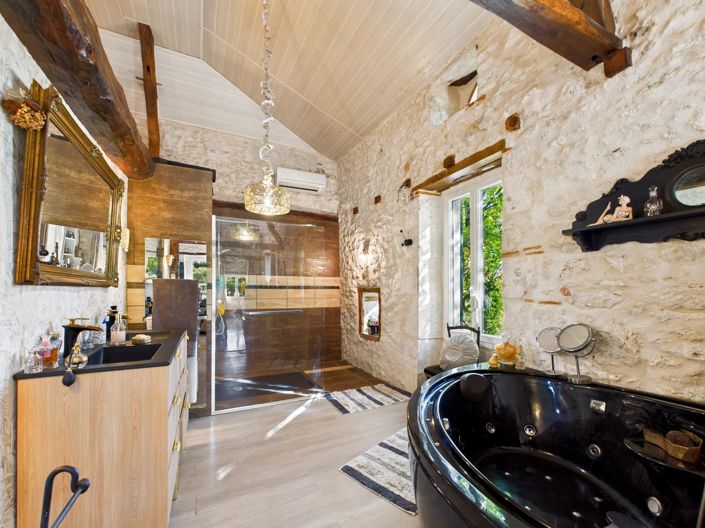 Image No.10-4 Bed Farmhouse for sale