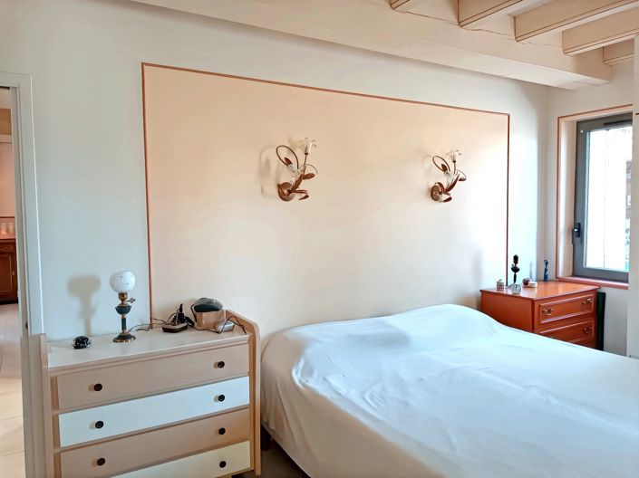 Image No.10-3 Bed House for sale