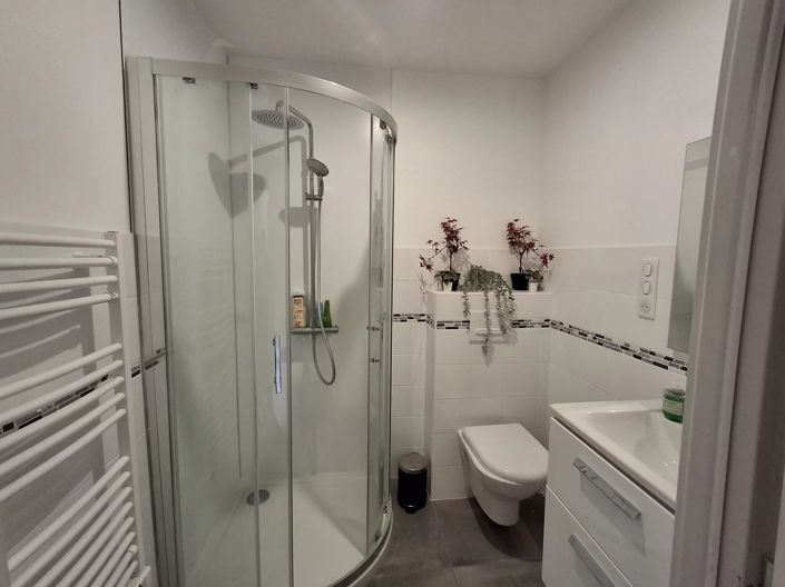 Image No.11-3 Bed House for sale