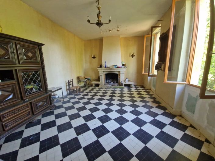 Image No.2-5 Bed Farmhouse for sale