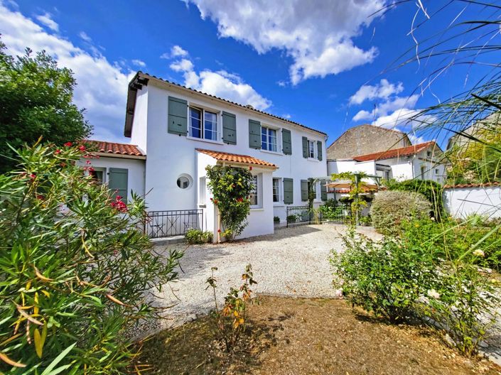 Image No.1-4 Bed House for sale