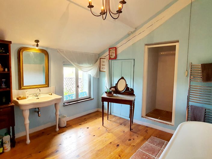 Image No.12-6 Bed House for sale