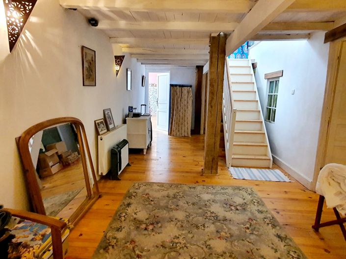 Image No.9-6 Bed House for sale