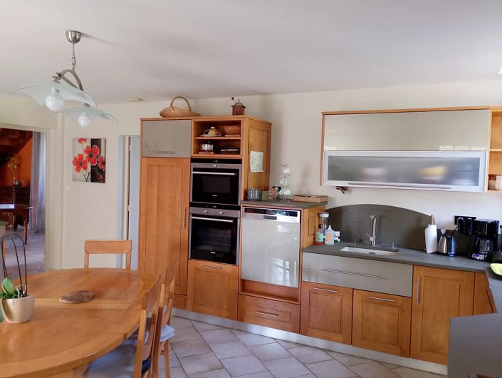 Image No.6-5 Bed House for sale