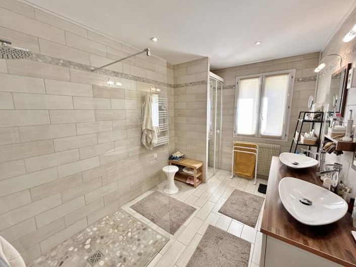 Image No.11-6 Bed House for sale