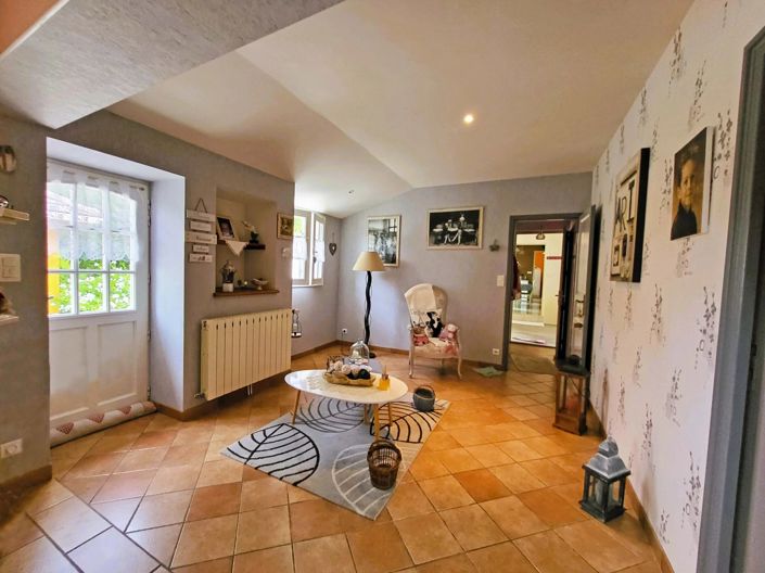 Image No.11-3 Bed House for sale