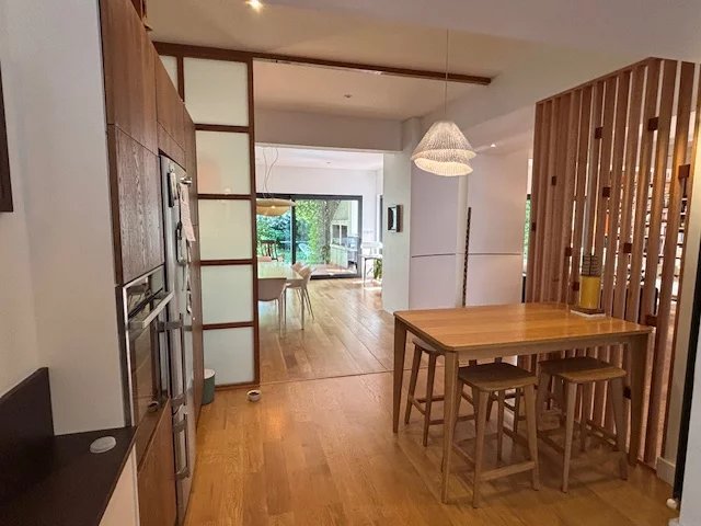 Image No.8-5 Bed House for sale