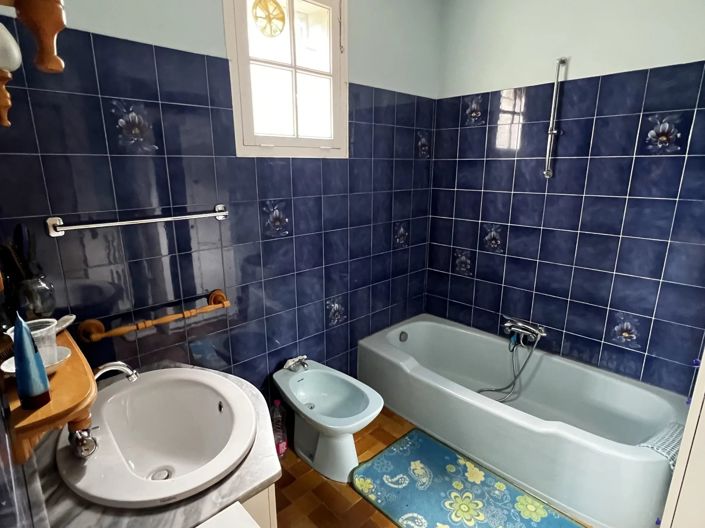 Image No.11-3 Bed House for sale