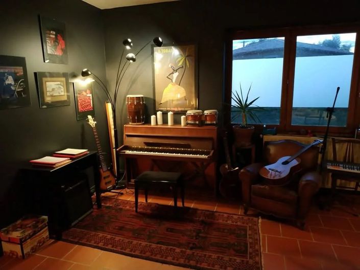 Image No.7-17 Bed House for sale