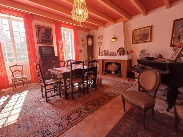 Image No.10-3 Bed House for sale