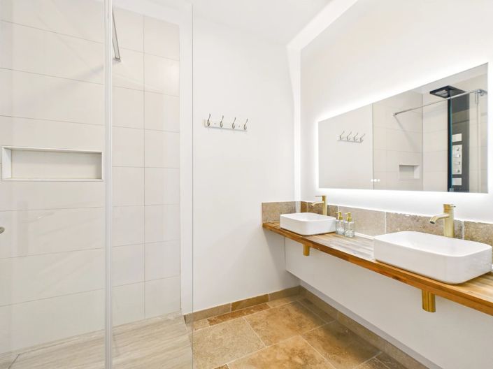 Image No.11-5 Bed House for sale