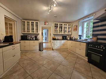 00f7cc84c94fa5acb4ef3ce0fbf6560d89352441d0192