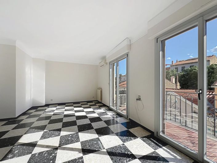 Image No.2-2 Bed Property for sale