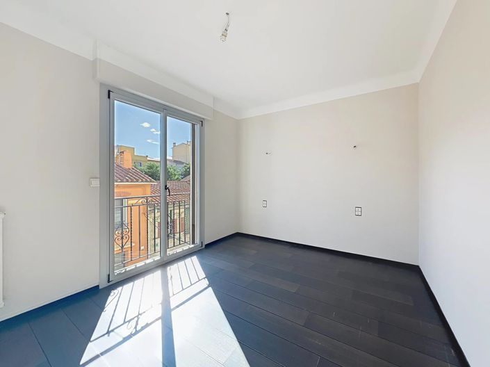 Image No.9-2 Bed Property for sale