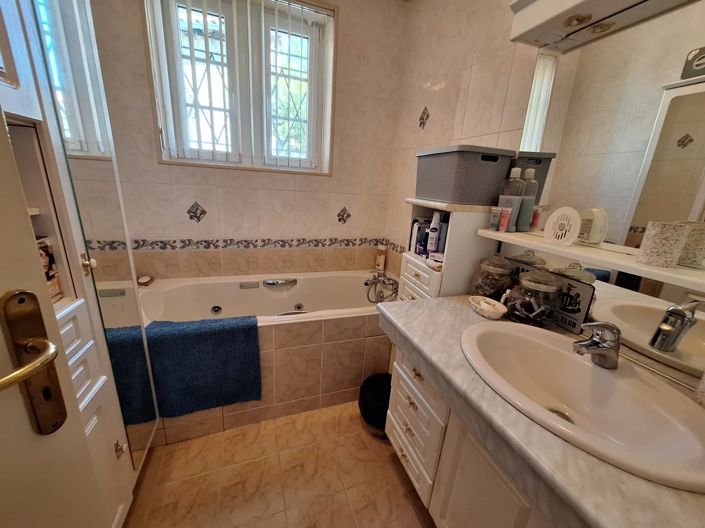 Image No.7-3 Bed House for sale