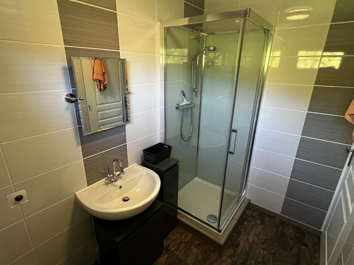 Image No.8-2 Bed House for sale