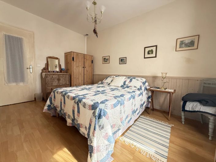 Image No.10-3 Bed House for sale