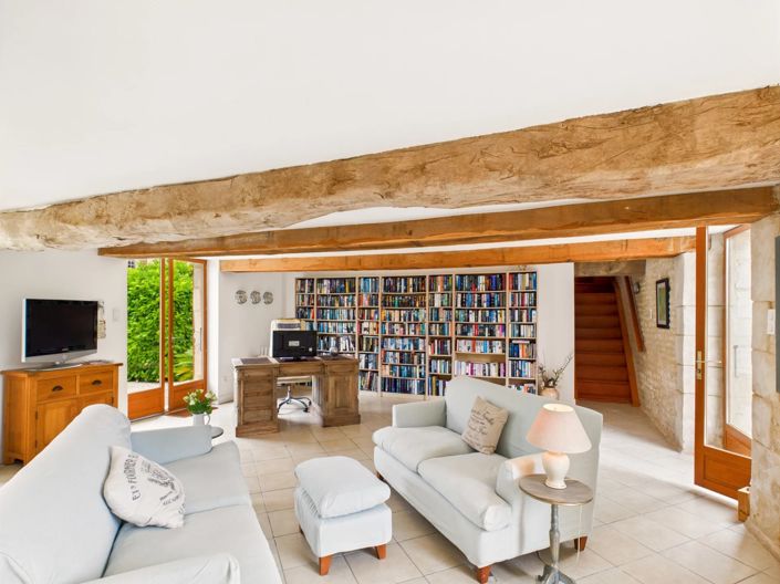 Image No.11-8 Bed House for sale